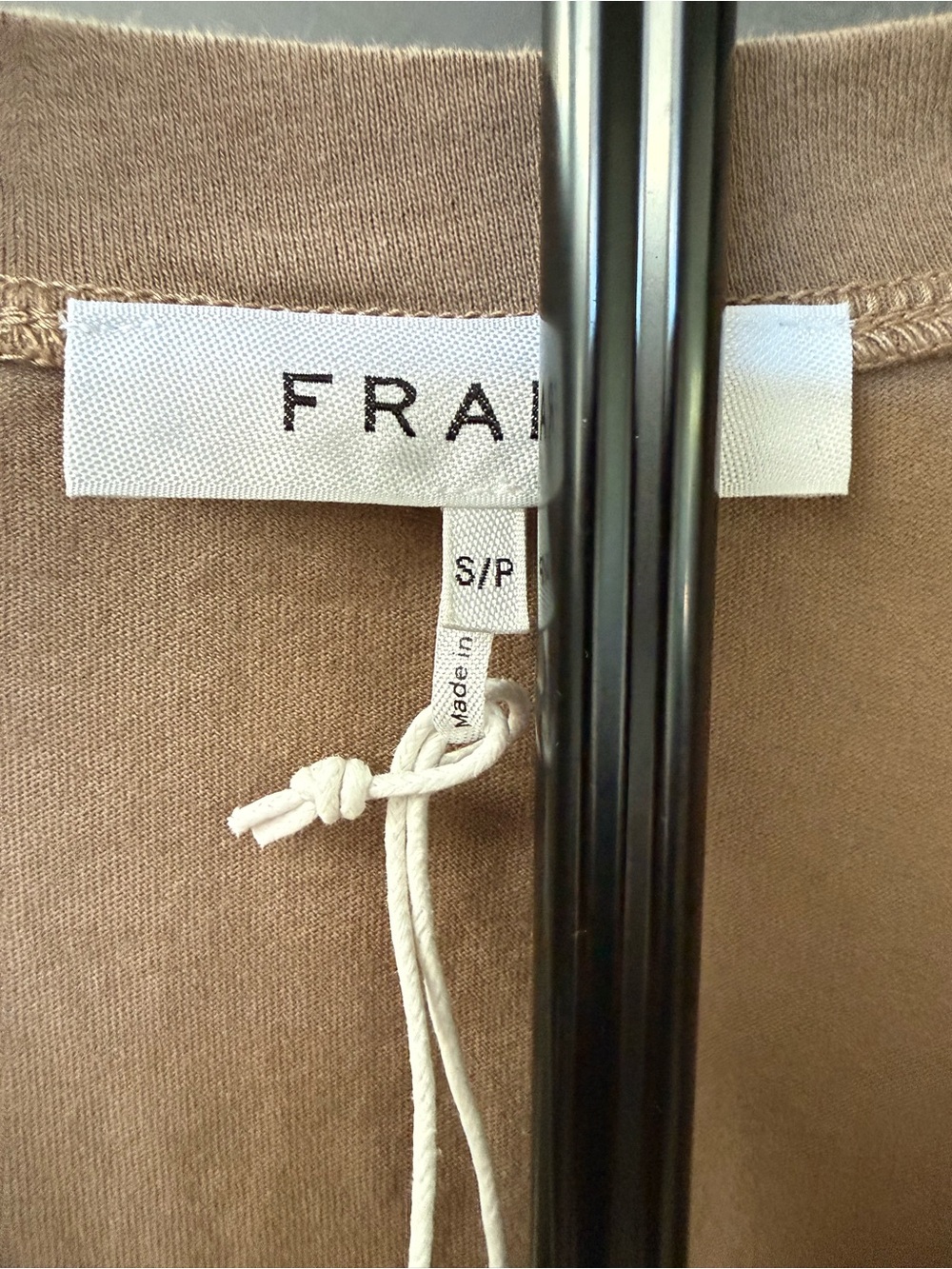 NWT Frame Padded Shoulder V-Neck Top in Desert - Picture 3 of 4